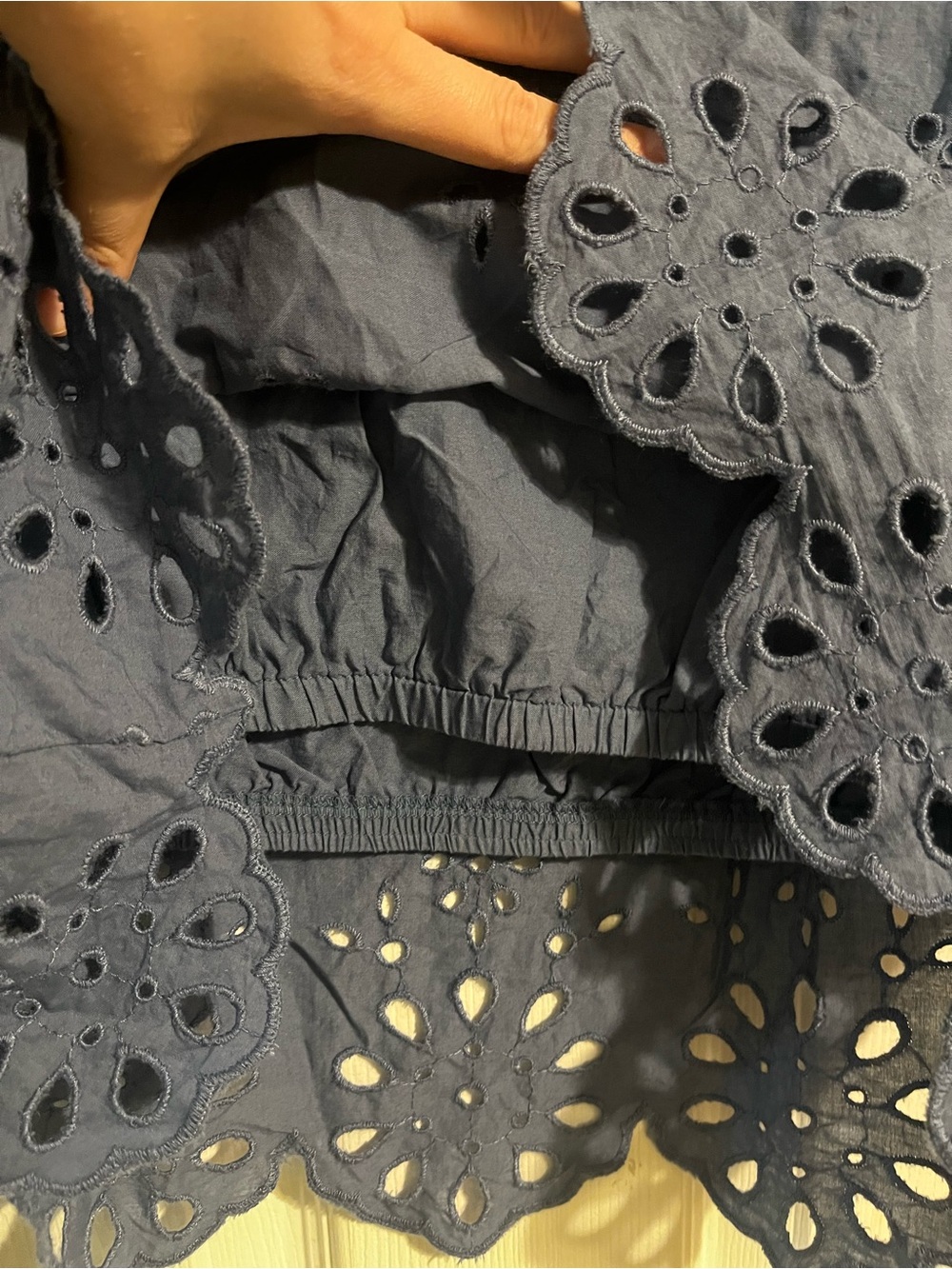 American Eagle Outfitters | Navy Eyelet Cropped Blouse - Sz Medium - Picture 8 of 9